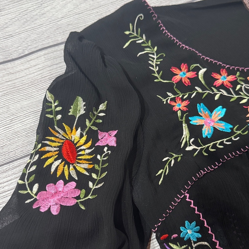 Chic Black Blouse with Vibrant Floral Embroidery - Picture 6 of 6
